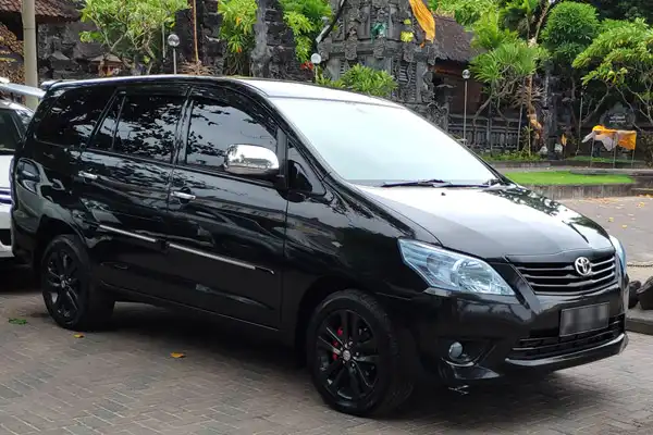 Minivan: Car Rental in Bali