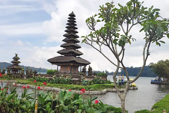 ulun Danu beratan temple