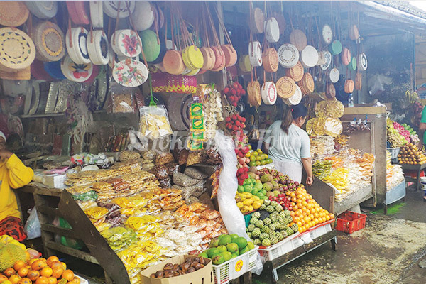 Candi Kuning Fruit Market Bedugul